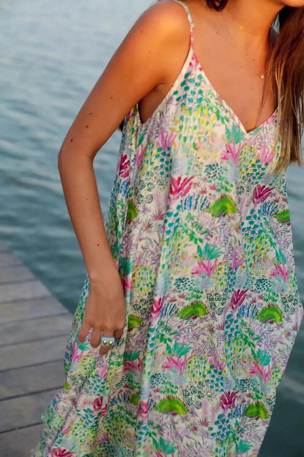 PAULA | Vestido Estampado Verdes, Rosas y Azules - Malota